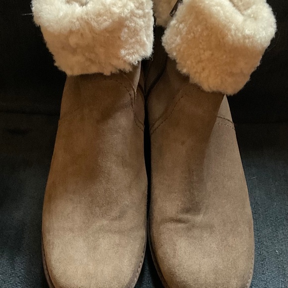 Women’s La Canadienne Suede Short Wedge Winter Boots Sheepskin Top 7.5 - Picture 1 of 6